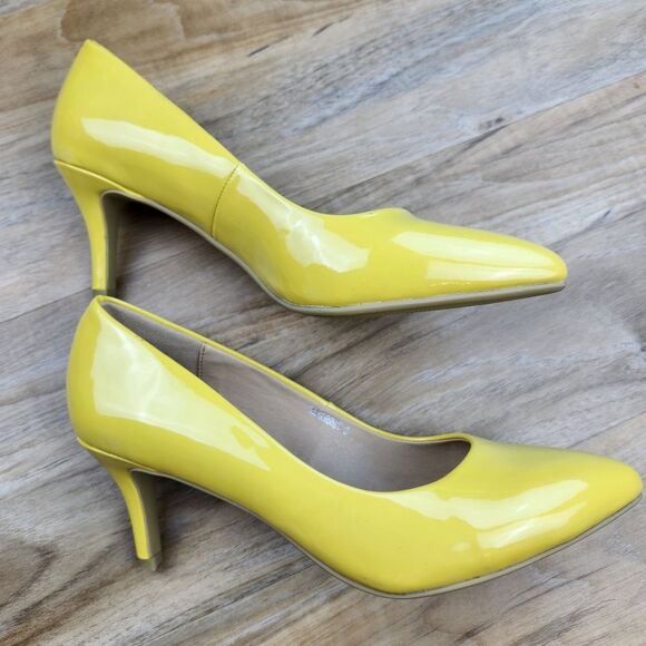 🩵NWOB Yellow Patent Classic Heels Size 8 - Picture 11 of 14
